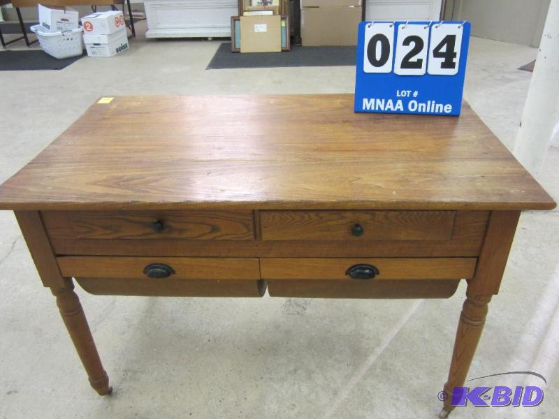 lot 24 image: Unique Antique Library Desk-Possum Belly