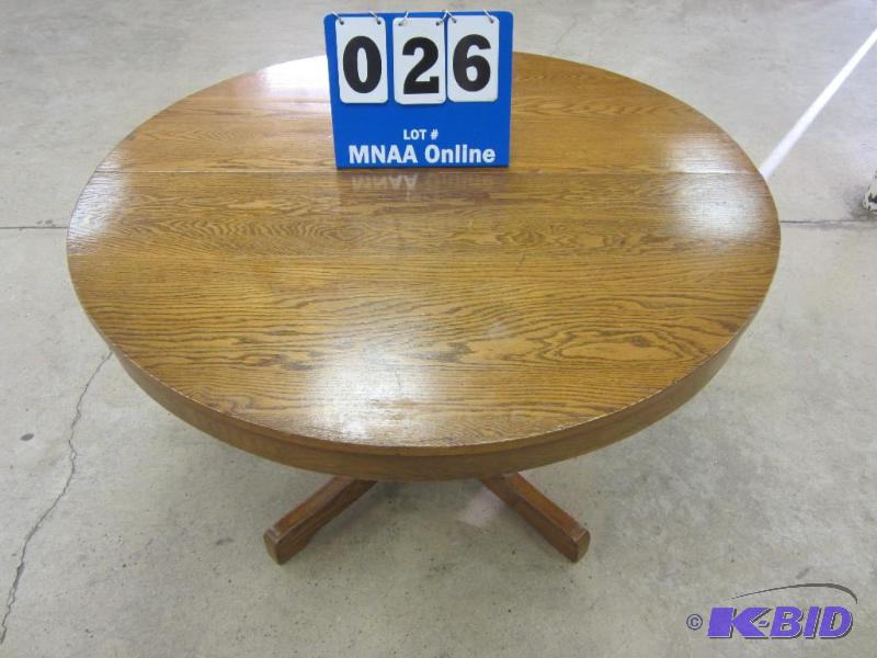 lot 26 image: Antique Sewn Oak Pedestal Dining Table
