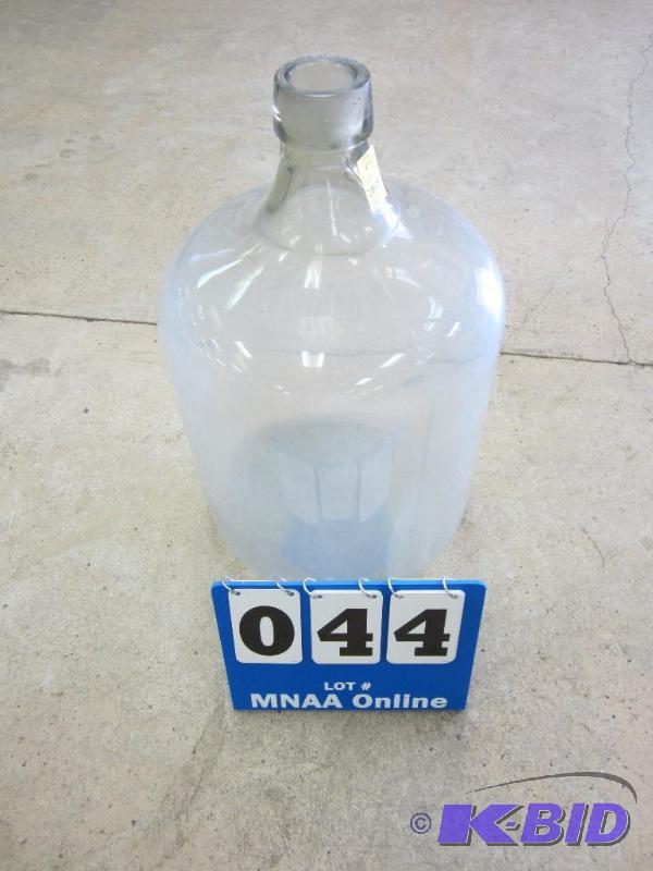 lot 44 image: Large Vintage 5 Gallon Glass Water Jug Jar