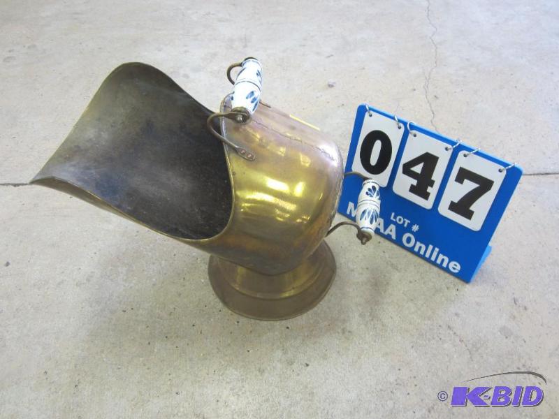 lot 47 image: Antique Brass Coal Bucket
