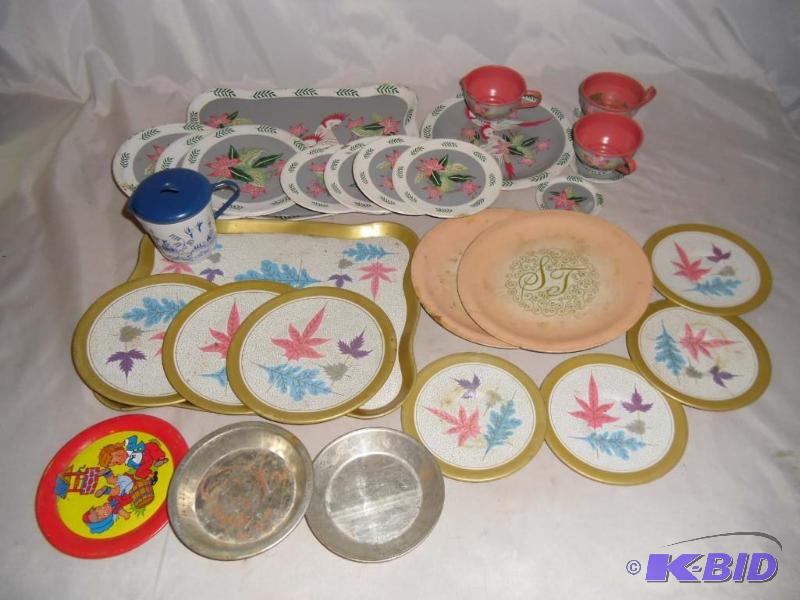 lot 20022 image: Lot Ohio Art Tin Litho Tea Set Dishes Vintage Childrens Toy