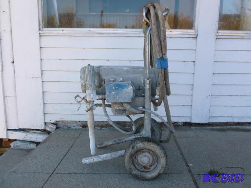lot 101 image: Large Commercial Paint Sprayer, powers up and...