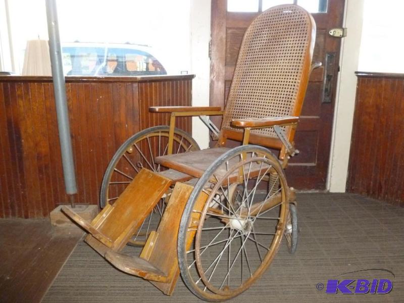 lot 102 image: Large Antique American Hospital Supply Corpor...
