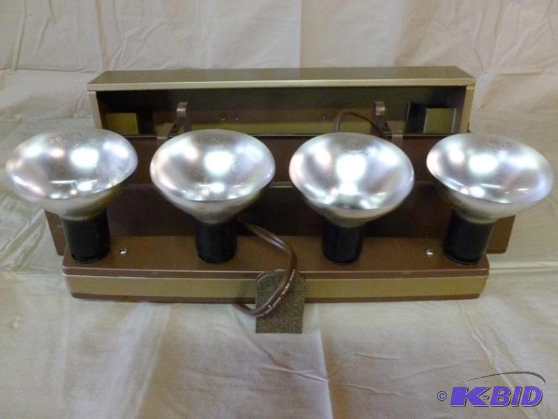 lot 12 image: Lot of four vintage camera lights, comes in a...