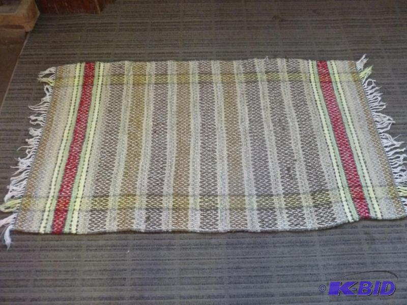 lot 121 image: Nice rag rug that measures 30" x 52"...