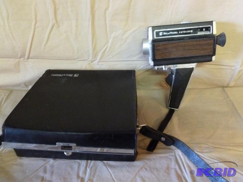 lot 133 image: Vintage Bell & Howell Autoload&nbspmovie...