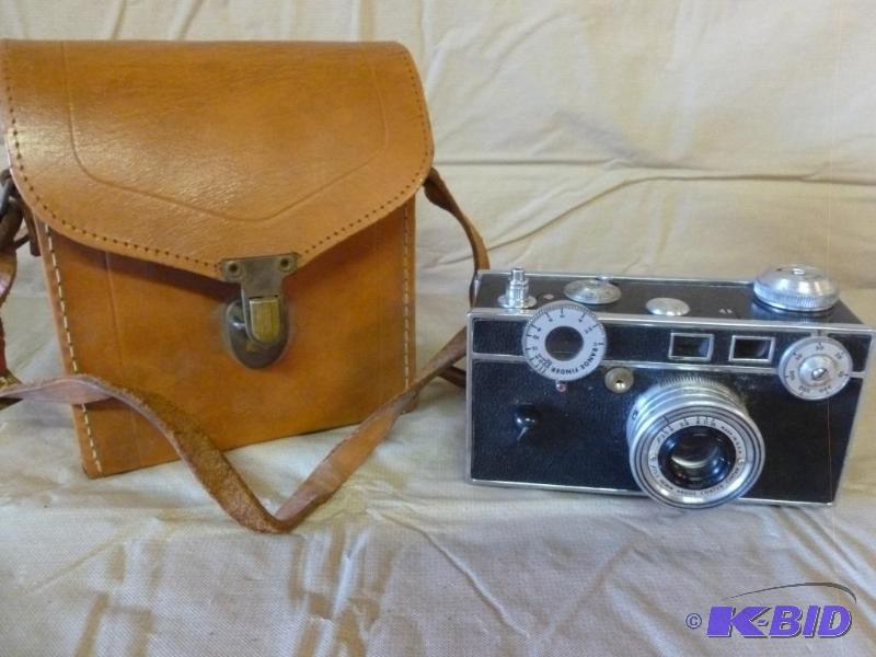 lot 134 image: Vintage Argus 35mm camera with range finder, ...