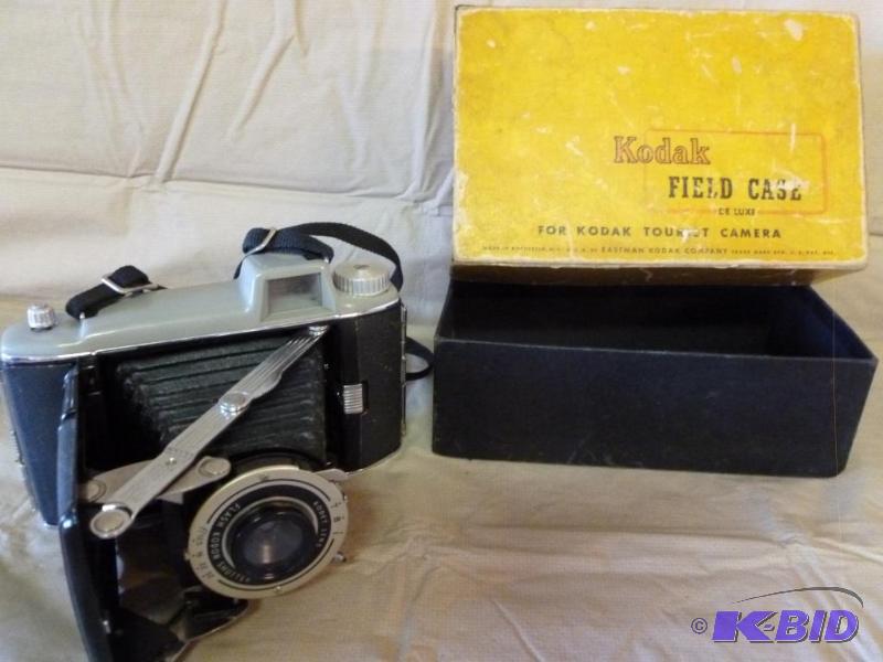 lot 135 image: Vintage Kodak Tourist Camera, comes with orig...