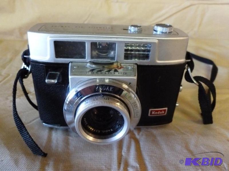 lot 136 image: Vintage Kodak Automatic 35B Camera....