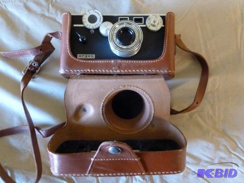 lot 142 image: Vintage Argus 35mm Camera with range finder....