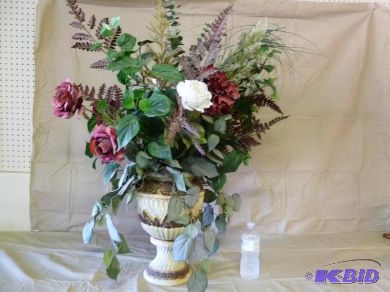 lot 148 image: Beautiful artificial flower and plant centerp...