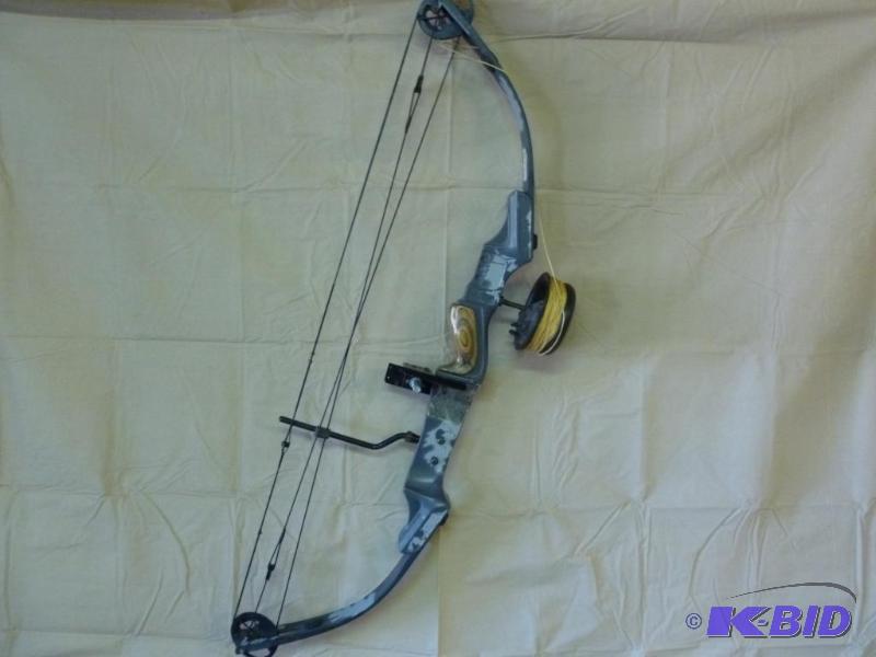 lot 150 image: York compound bow that measures 41" L, i...