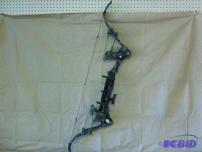 lot 152 image: Screaming Eagle recurve bow that measures 49....