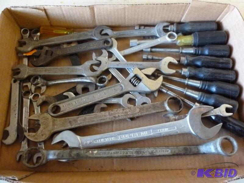 lot 165 image: Large lot of good assorted tools....