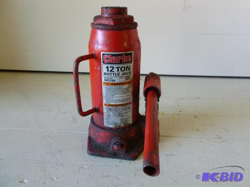 lot 184 image: Clarke 12 ton bottle jack, moves slow, may ne...