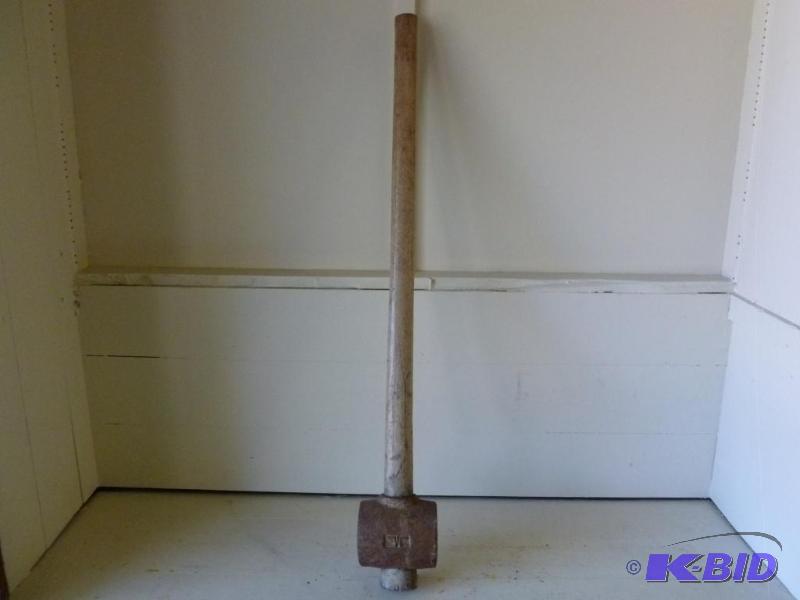 lot 191 image: Large 13 pound wood handled sledge hammer tha...