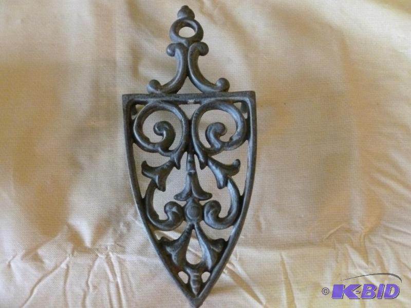 lot 26 image: Large cast iron hot pan trivet that measures ...