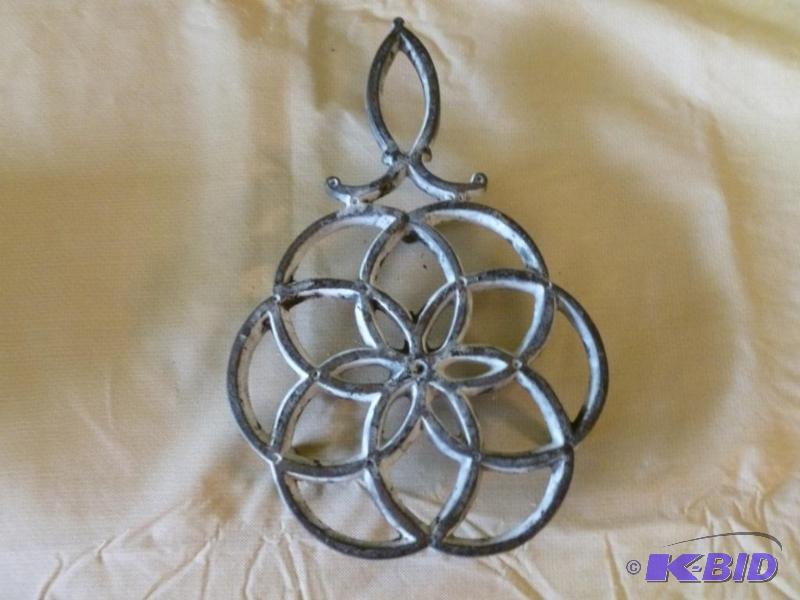 lot 29 image: Large cast iron hot pan trivet that measures ...