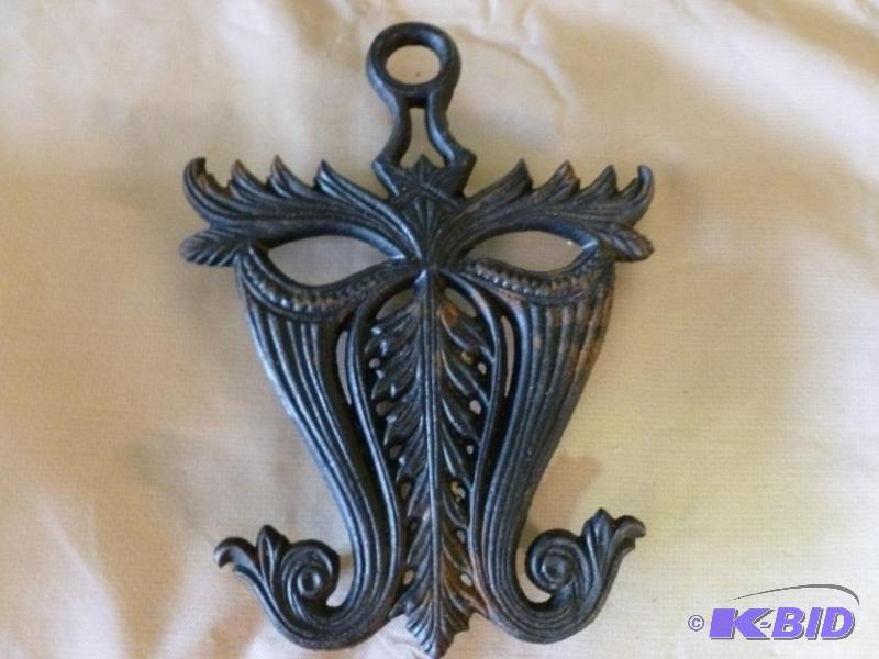 lot 33 image: Large cast iron hot pan trivet that measures ...