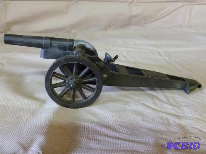 lot 37 image: Brass canon mantle decoration that measures 3...