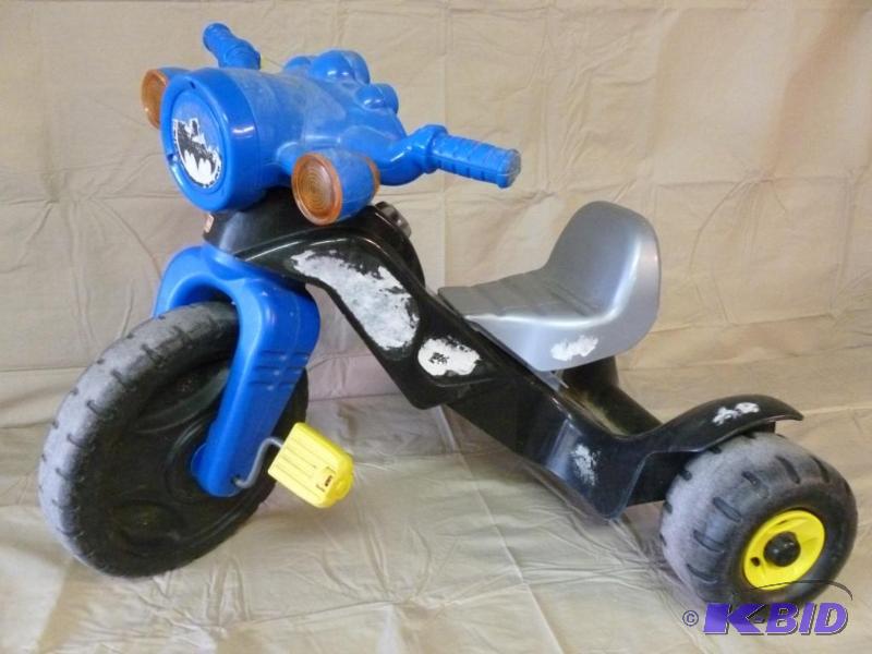 lot 50 image: Fisher Price heavy gage plastic kids trike....