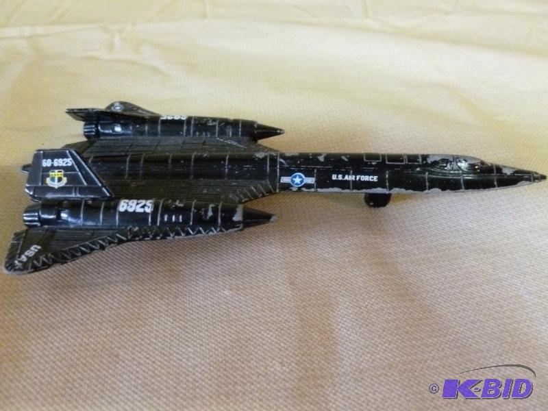 lot 52 image: Collectible SR-71 Blackbird die cast metal ai...