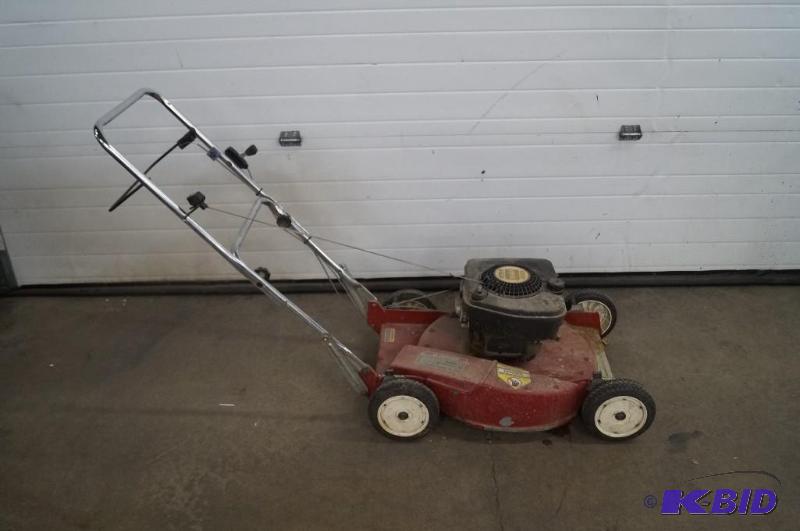 lot 14 image: Toro lawn mower