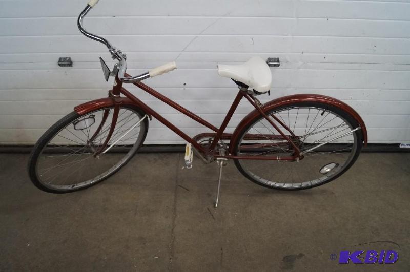 lot 17 image: Sears Free Spirit girls bike