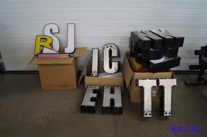 lot 4 image: Sign letters