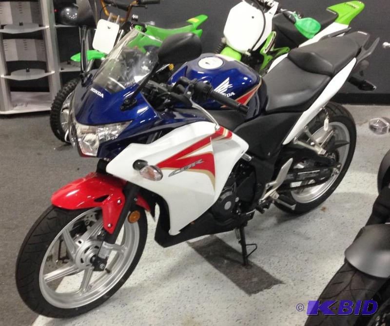 lot 10 image: 2012 Honda CBR 250 w 550 Miles