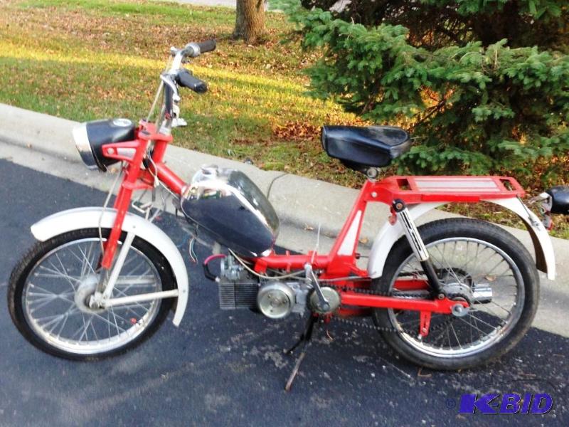 lot 15 image: 1970 Jawa-Motors Moped  Scooter