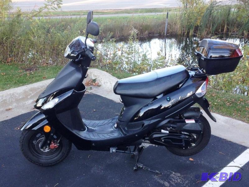 lot 5 image: 2014 TaoTao 49cc Moped - Low Miles - Runs and Drives
