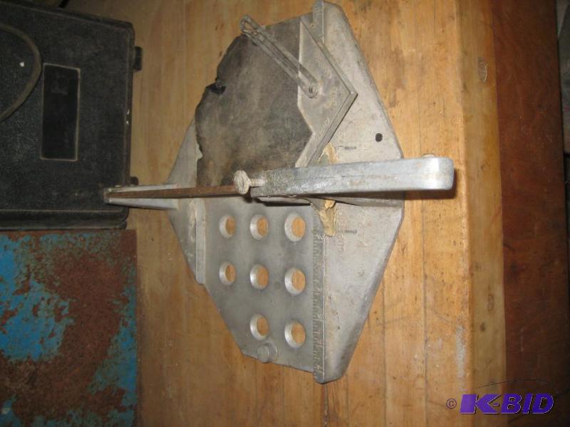 lot 15 image: Tile Cutter