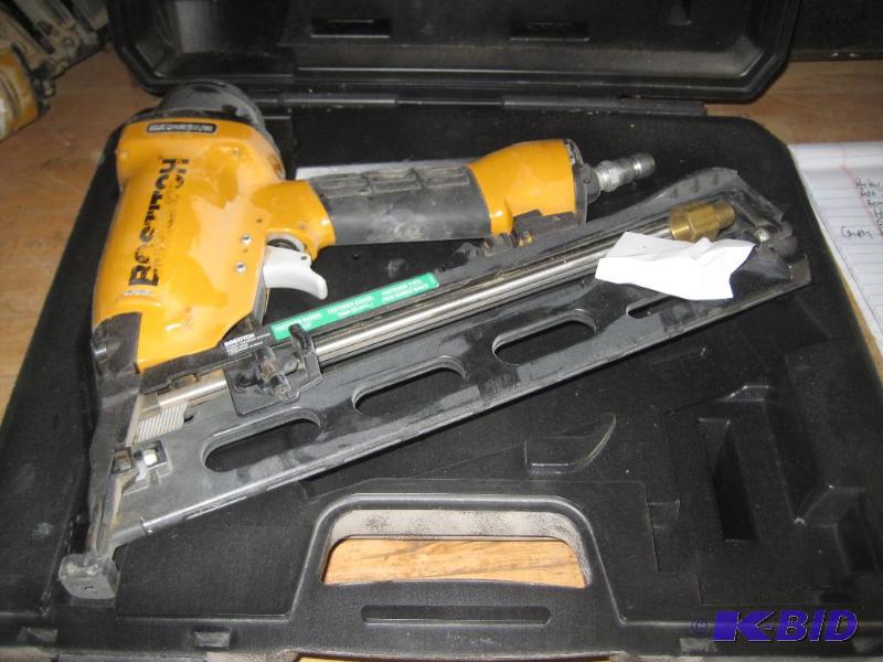 lot 20 image: Bostich Air Nailer with Case
