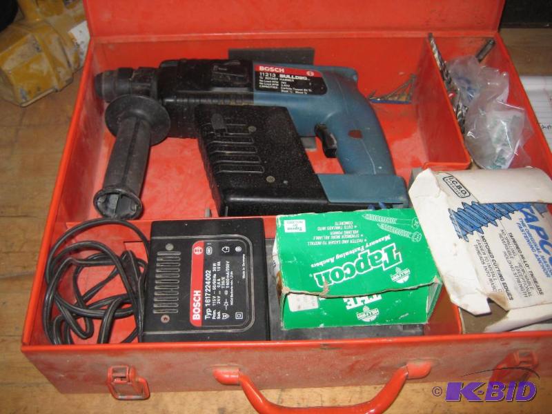 lot 21 image: Bosch 11213 Cordless Rotary Hammer
