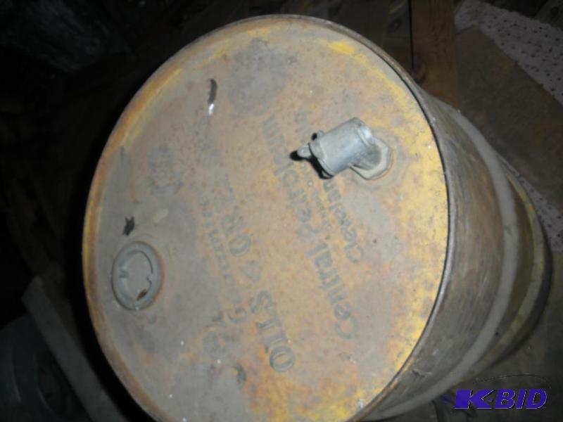 lot 24 image: Vintage Oil Drum (20 Gallon)