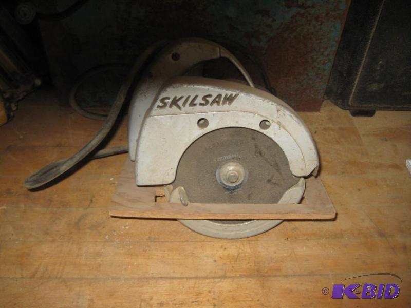 lot 28 image: Skil Saw (Gray)
