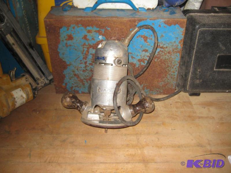 lot 29 image: Vintage Eelectric Router
