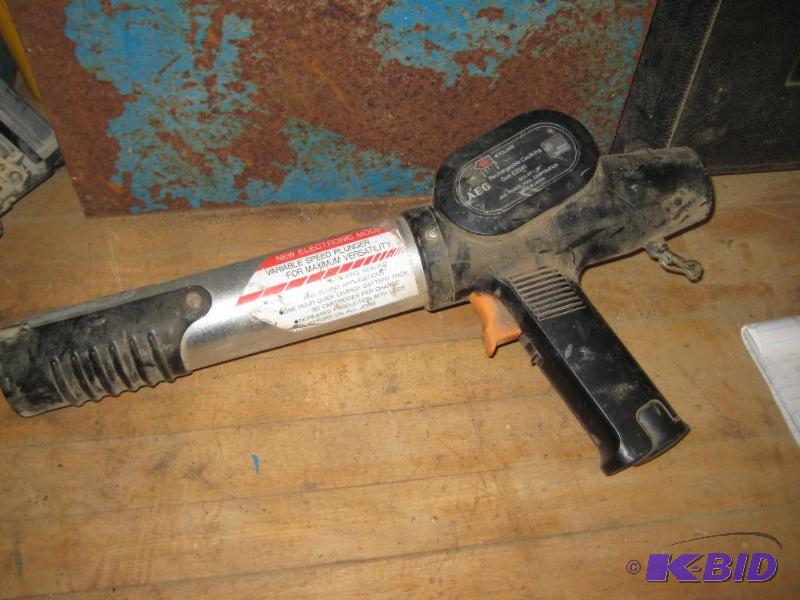 lot 31 image: AEG Rechargeable Caulking Gun