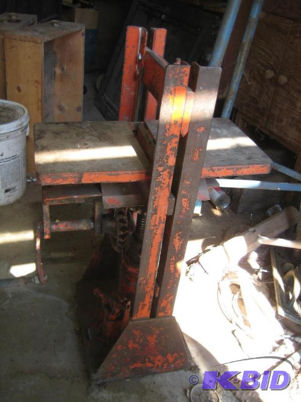 lot 37 image: Press