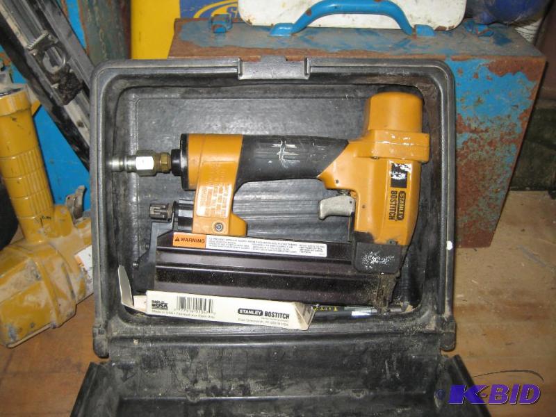 lot 4 image: Stanley Bostich Air Brad NailerStapler with Case