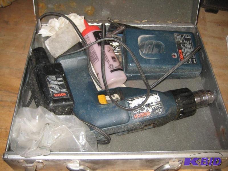 lot 41 image: Bosch 3050VS Cordless Drill with Case