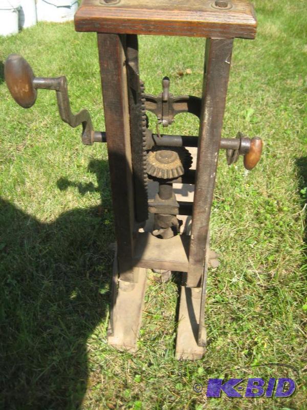 lot 44 image: Vintage Crank Press
