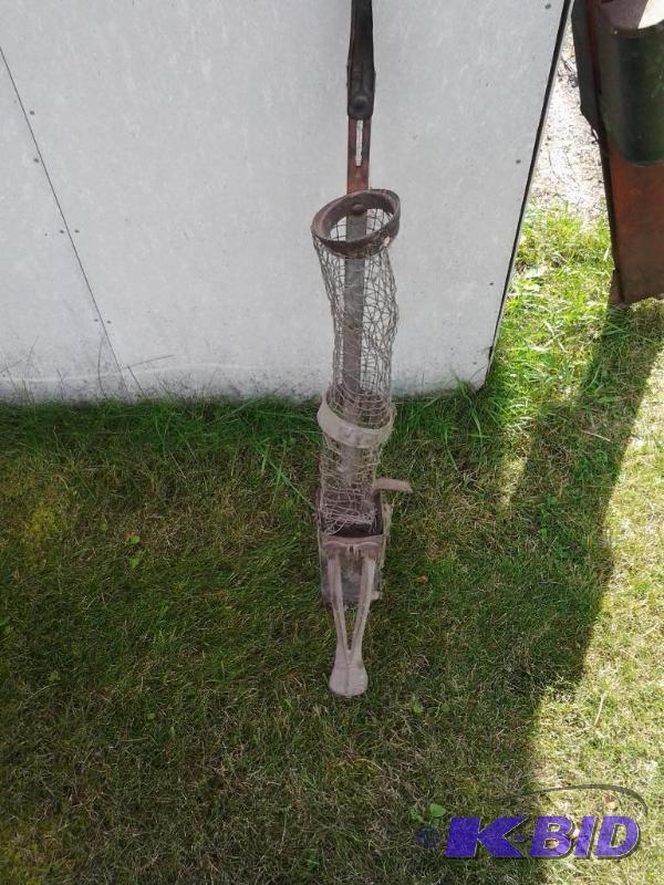 lot 52 image: Vintage Potato Planter