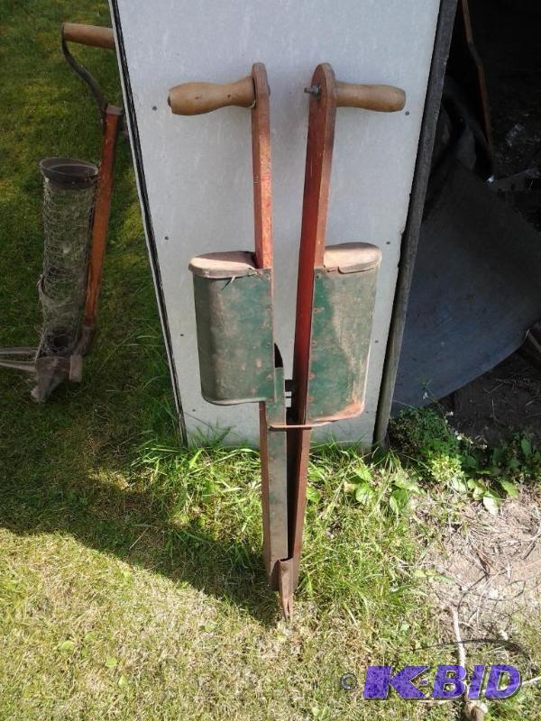 lot 53 image: Vintage Planter