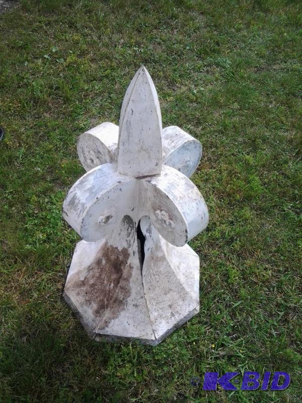 lot 54 image: Vintage Fleur-de-lis Rooftop Ornamental (Metal)