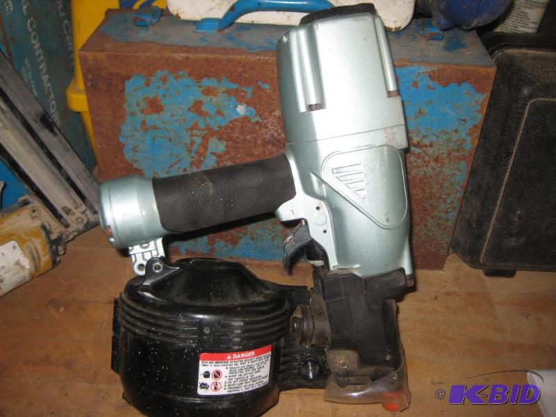 lot 62 image: Hitachi NV75AG Coil Nail Gun