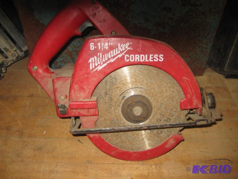 lot 71 image: Milwaukee Tools Circular Saw (Cordless with Charger)