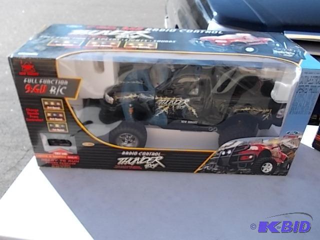 lot 1 image: Radio Control Thunder 4x4 9.6 Volt Ford F-150...