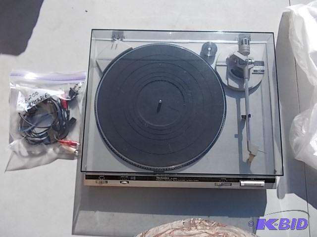 lot 14 image: Technics&nbspSL-B200&nbspTurntable...